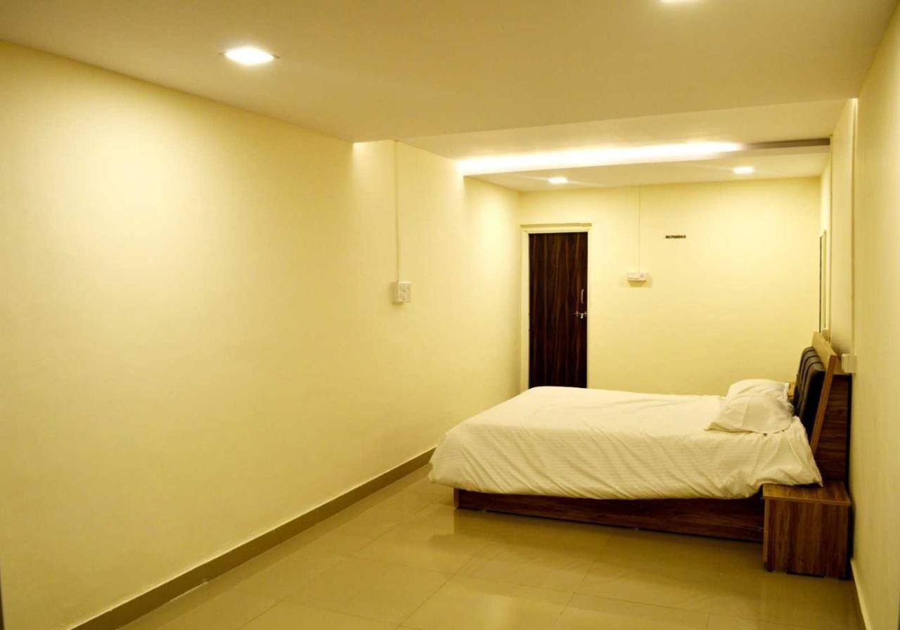 Oyo 81018 Moonlight Farm Stays Solapur Dış mekan fotoğraf