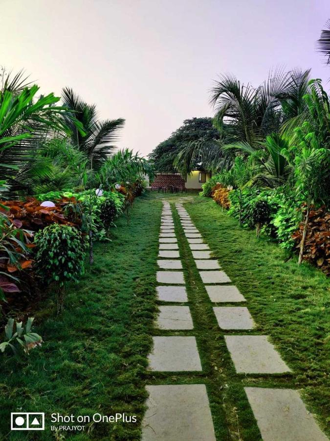 Oyo 81018 Moonlight Farm Stays Solapur Dış mekan fotoğraf