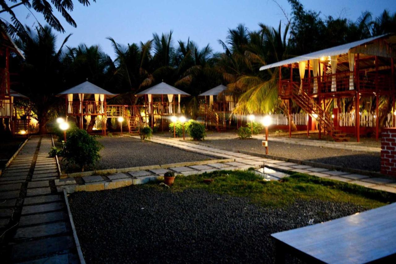 Oyo 81018 Moonlight Farm Stays Solapur Dış mekan fotoğraf
